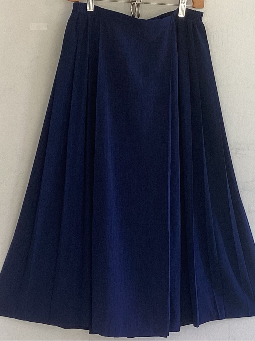 Vintage made in USA dark blue pleated flowy S. G. Sport Collection skirt 10/12